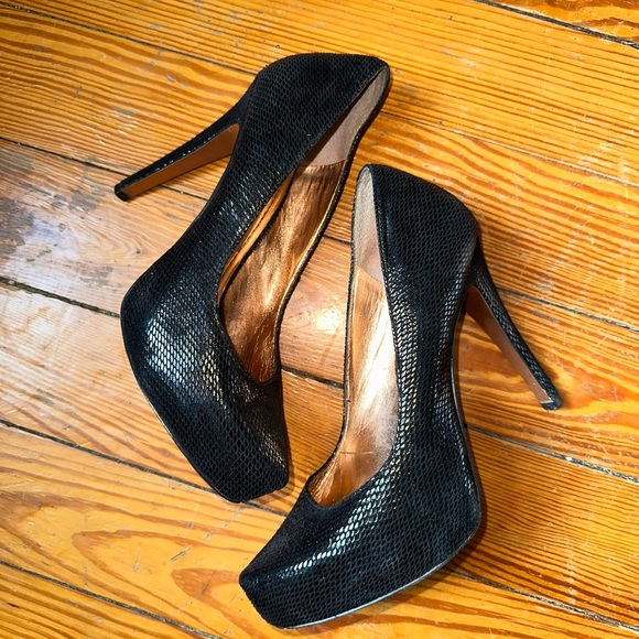 BCBGeneration BG-Parade Black Leather Reptile Texture Heels - Picture 7 of 10